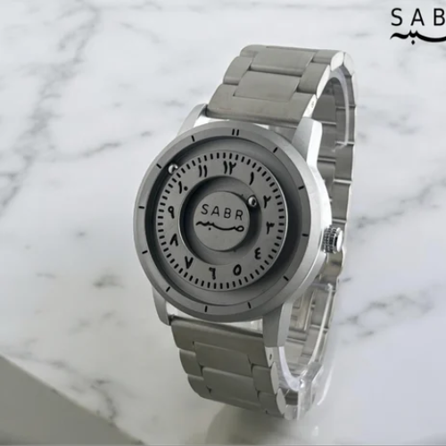 Reloj SABR Original - Minimalismo árabe. Estilo que habla sin palabras.